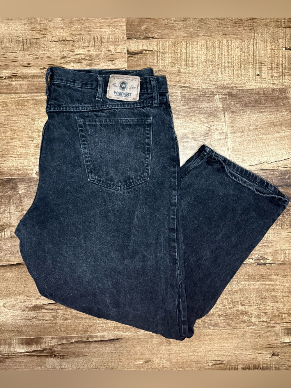 Wrangler Dark Black Relaxed Jeans - Men’s